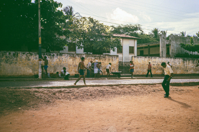 Escola Alfredo Pegado em frente ao Centro Socio 1987_Foto Raboud