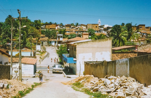10a Travessa_a direita Casa Crescer 1997 - Foto Nicole Miescher