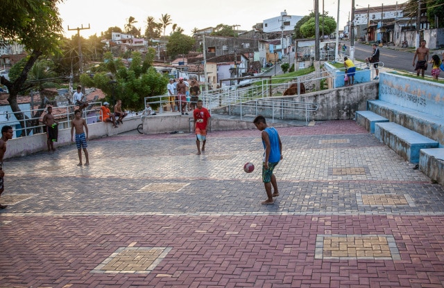 Praça, parte da rua verde  - Foto Nicole Miescher