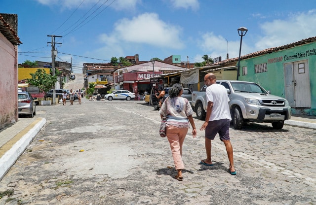 Edilsa e Paulo Lins - Large Pe Perestrello_rua Sao Paulo - Foto Nicole Miescher