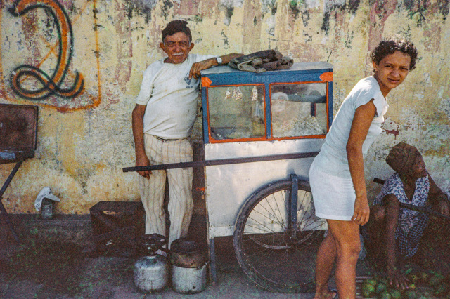 Sr Manoel, vendedor de pipoca e de geleia de coco 1987 - Foto Raboud