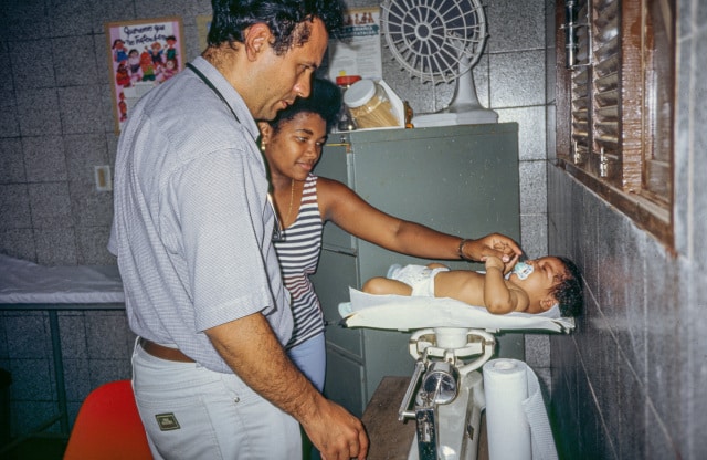 Casa da Criança consultorio de Pediatria_Dr Ion de Andrade 1995_Foto Raboud