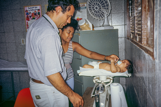 Casa da Criança consultorio de Pediatria_Dr Ion de Andrade 1995_Foto Raboud