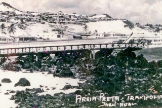 Areia Preta olhando Mae Luiza ca de 1970?, fotógrafo desconhecido