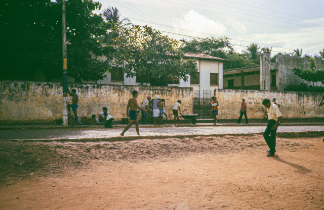 Escola Alfredo Pegado em frente ao Centro Socio 1987_Foto Raboud