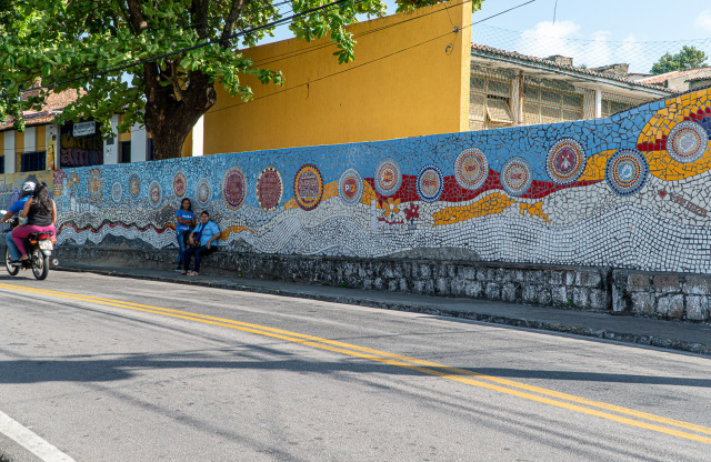 rua Joao XXIII e mosaico - Foto Nicole Miescher